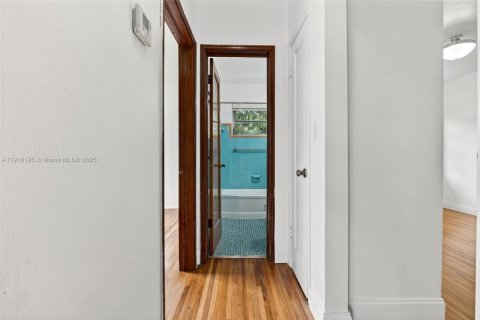 Casa en venta en Miami, Florida, 2 dormitorios, 109.62 m2 № 1971047 - foto 9