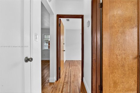 Casa en venta en Miami, Florida, 2 dormitorios, 109.62 m2 № 1971047 - foto 8