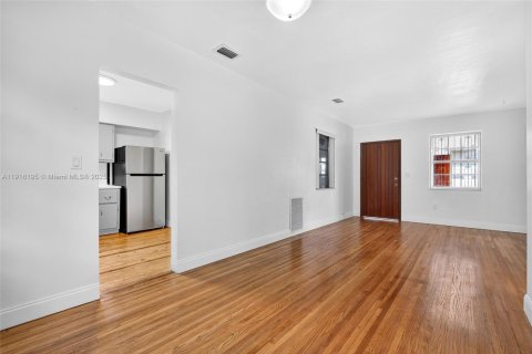 Casa en venta en Miami, Florida, 2 dormitorios, 109.62 m2 № 1971047 - foto 6