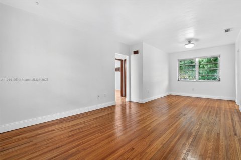 Casa en venta en Miami, Florida, 2 dormitorios, 109.62 m2 № 1971047 - foto 5