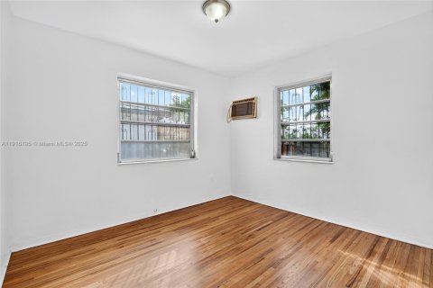 Casa en venta en Miami, Florida, 2 dormitorios, 109.62 m2 № 1971047 - foto 10
