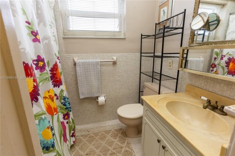 Condo in Hallandale Beach, Florida, 2 bedrooms № 2256329 - photo 20