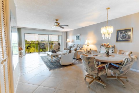 Condo in Hallandale Beach, Florida, 2 bedrooms № 2256329 - photo 2