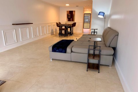 Townhouse in Pompano Beach, Florida 2 bedrooms, 123.37 sq.m. № 2083107 - photo 17