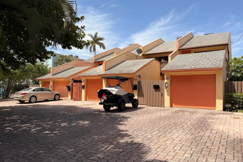 Townhouse in Pompano Beach, Florida 2 bedrooms, 123.37 sq.m. № 2083107 - photo 3