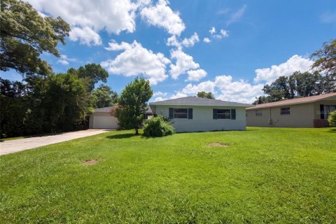 House in Lakeland, Florida 3 bedrooms, 171.59 sq.m. № 2304990
