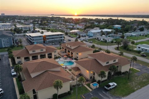 Copropriété à vendre à Daytona Beach Shores, Floride: 2 chambres, 95.32 m2 № 2166992 - photo 2