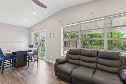 Villa ou maison à vendre à Fort Lauderdale, Floride: 3 chambres, 85.19 m2 № 1921871 - photo 14