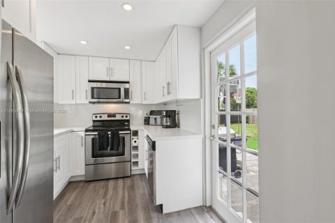 Villa ou maison à vendre à Fort Lauderdale, Floride: 3 chambres, 85.19 m2 № 1921871 - photo 18