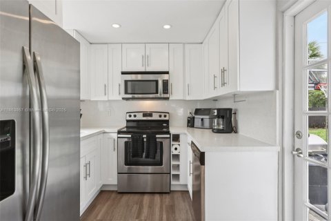 Villa ou maison à vendre à Fort Lauderdale, Floride: 3 chambres, 85.19 m2 № 1921871 - photo 19