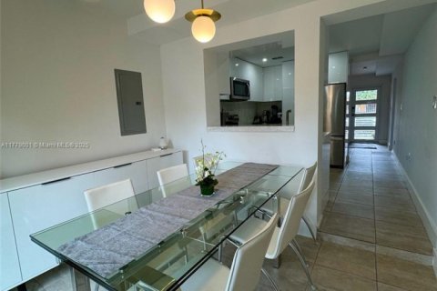 House in North Miami, Florida 4 bedrooms, 141.12 sq.m. № 1865303 - photo 29
