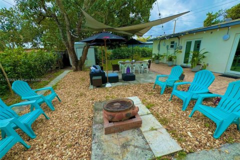 House in North Miami, Florida 4 bedrooms, 141.12 sq.m. № 1865303 - photo 15