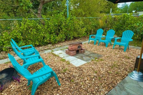 House in North Miami, Florida 4 bedrooms, 141.12 sq.m. № 1865303 - photo 14