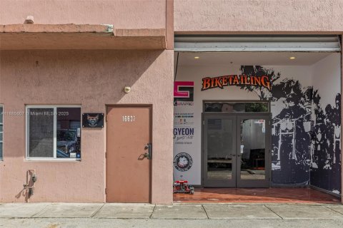Propiedad comercial en venta en Miami, Florida № 1931615 - foto 6