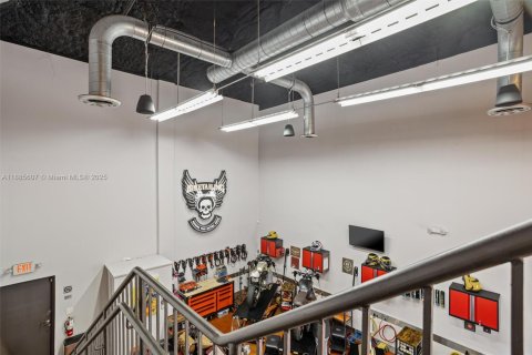 Propiedad comercial en venta en Miami, Florida № 1931615 - foto 14
