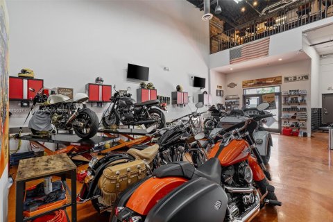 Propiedad comercial en venta en Miami, Florida № 1931615 - foto 17