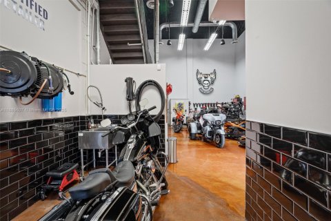 Propiedad comercial en venta en Miami, Florida № 1931615 - foto 21