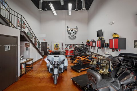 Propiedad comercial en venta en Miami, Florida № 1931615 - foto 1