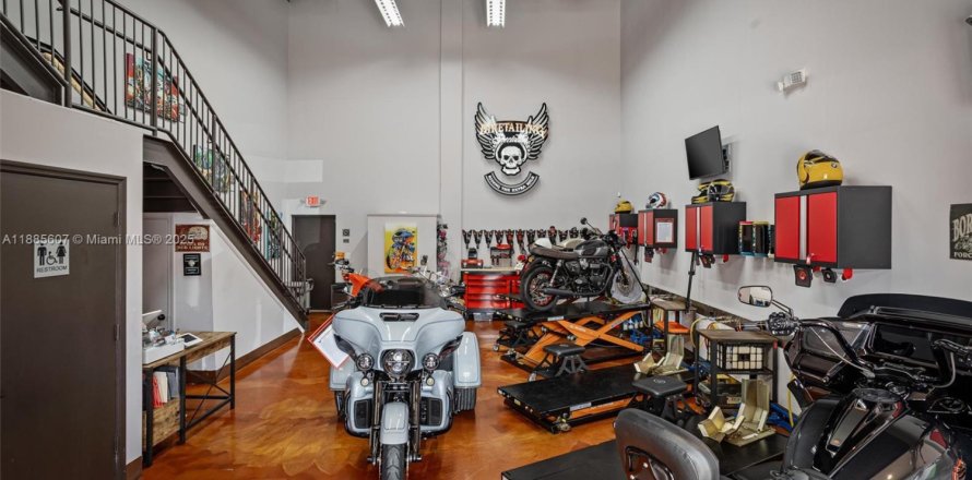 Propiedad comercial en Miami, Florida № 1931615