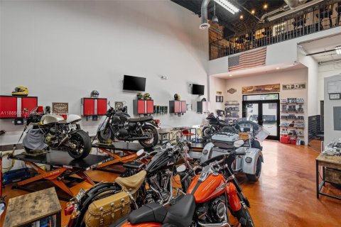 Propiedad comercial en venta en Miami, Florida № 1931615 - foto 11