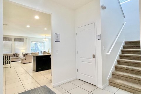 Casa en venta en Davenport, Florida, 7 dormitorios, 337.42 m2 № 2205300 - foto 7