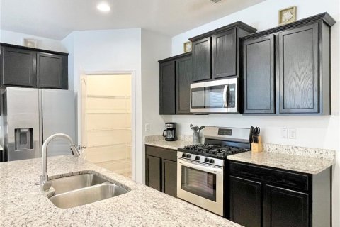 Casa en venta en Davenport, Florida, 7 dormitorios, 337.42 m2 № 2205300 - foto 9