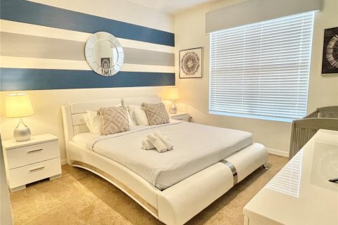 Casa en venta en Davenport, Florida, 7 dormitorios, 337.42 m2 № 2205300 - foto 15