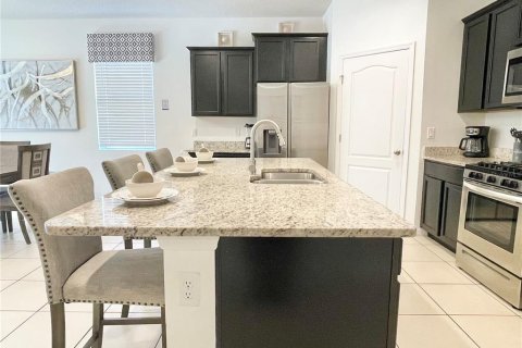 Casa en venta en Davenport, Florida, 7 dormitorios, 337.42 m2 № 2205300 - foto 12