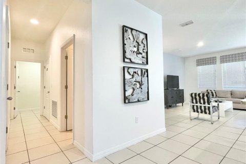 Casa en venta en Davenport, Florida, 7 dormitorios, 337.42 m2 № 2205300 - foto 8