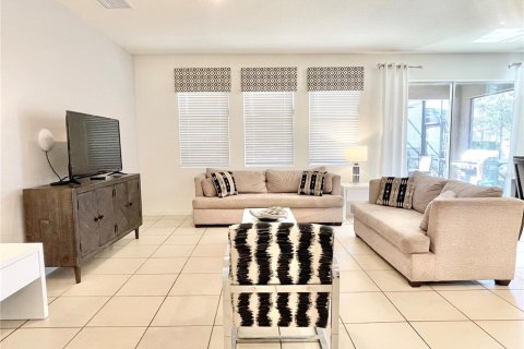 Casa en venta en Davenport, Florida, 7 dormitorios, 337.42 m2 № 2205300 - foto 13