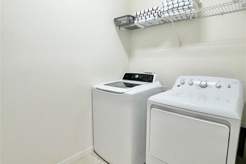 Casa en venta en Davenport, Florida, 7 dormitorios, 337.42 m2 № 2205300 - foto 14