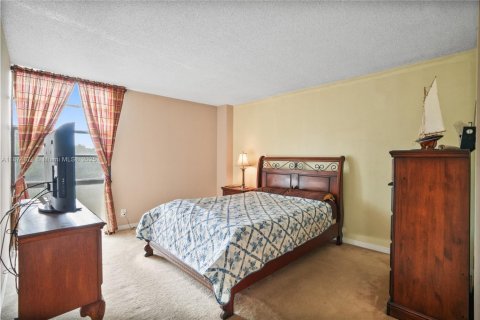 Condo in Aventura, Florida, 1 bedroom  № 1926308 - photo 11