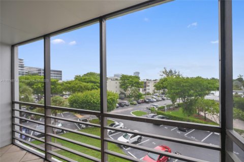 Condo in Aventura, Florida, 1 bedroom  № 1926308 - photo 19