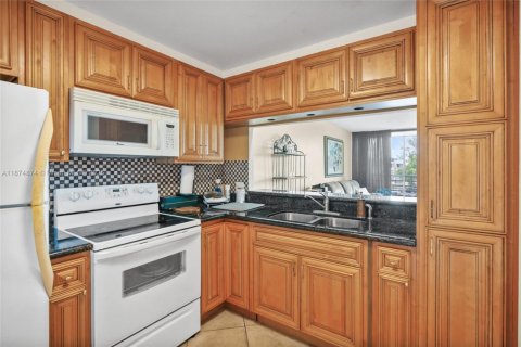 Condo in Aventura, Florida, 1 bedroom  № 1926308 - photo 10