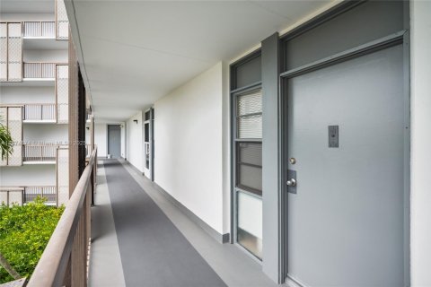 Condo in Aventura, Florida, 1 bedroom  № 1926308 - photo 3