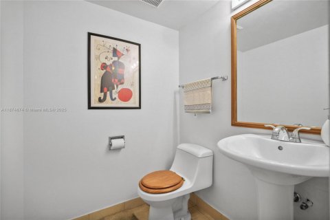 Condo in Aventura, Florida, 1 bedroom  № 1926308 - photo 17