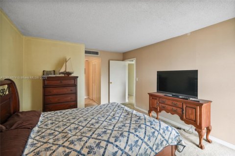 Condo in Aventura, Florida, 1 bedroom  № 1926308 - photo 13