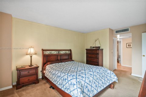Condo in Aventura, Florida, 1 bedroom  № 1926308 - photo 12