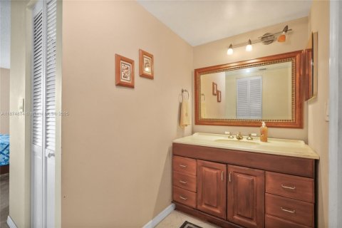 Condo in Aventura, Florida, 1 bedroom  № 1926308 - photo 16