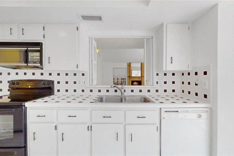Condo in Orlando, Florida, 2 bedrooms  № 1828014 - photo 12