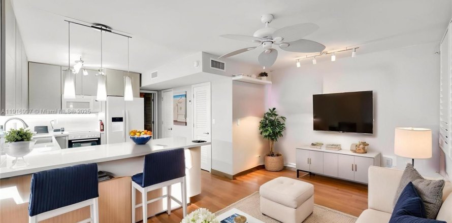 Condominio en Hollywood, Florida, 1 dormitorio  № 1973819