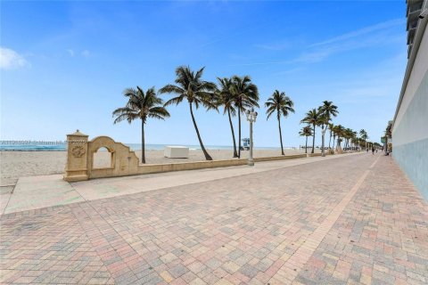 Condominio en venta en Hollywood, Florida, 1 dormitorio, 50.17 m2 № 1973819 - foto 19