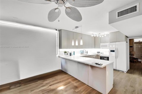 Condominio en venta en Hollywood, Florida, 1 dormitorio, 50.17 m2 № 1973819 - foto 4