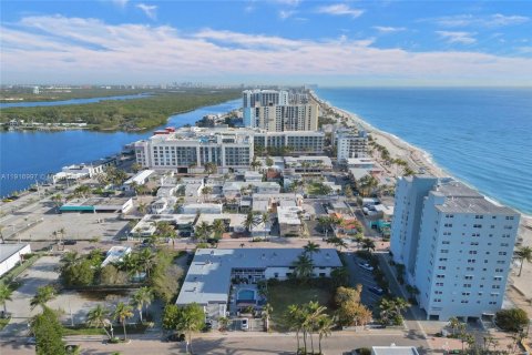 Condominio en venta en Hollywood, Florida, 1 dormitorio, 50.17 m2 № 1973819 - foto 2