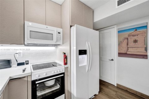 Condominio en venta en Hollywood, Florida, 1 dormitorio, 50.17 m2 № 1973819 - foto 6