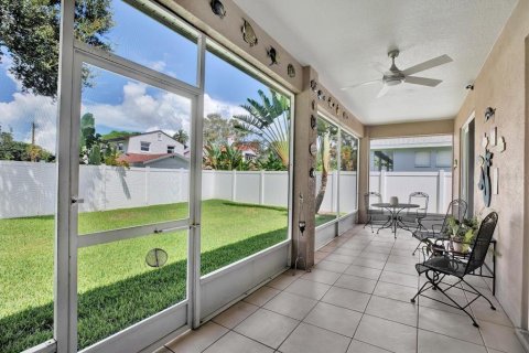 House in Gulfport, Florida 3 bedrooms, 161.46 sq.m. № 1885488 - photo 26