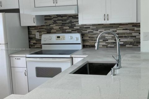 Copropriété à louer à Margate, Floride: 2 chambres, 86.4 m2 № 1846046 - photo 2