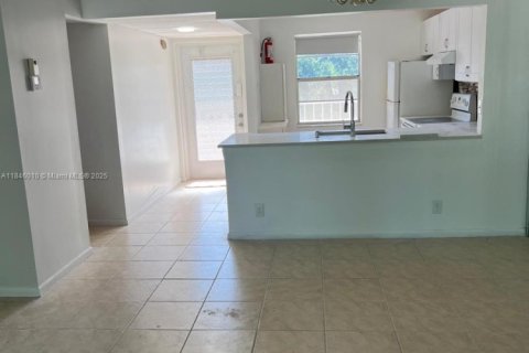 Copropriété à louer à Margate, Floride: 2 chambres, 86.4 m2 № 1846046 - photo 3