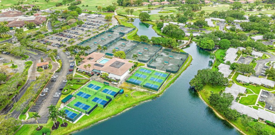 Townhouse in Palm Beach Gardens, Florida 3 bedrooms, 138.24 sq.m. № 1159712