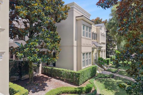Townhouse in Winter Park, Florida 3 bedrooms, 226.12 sq.m. № 2220426 - photo 2